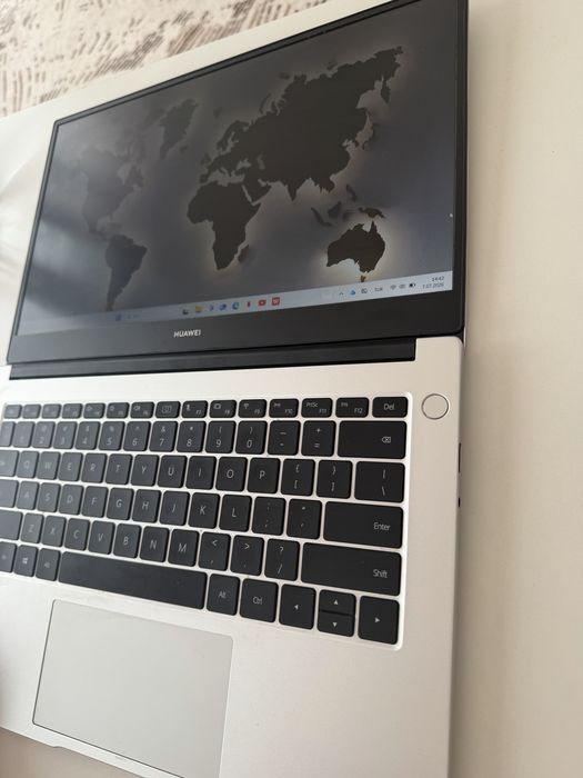 лаптоп Huawei MateBook D 15 в отлично състояние.