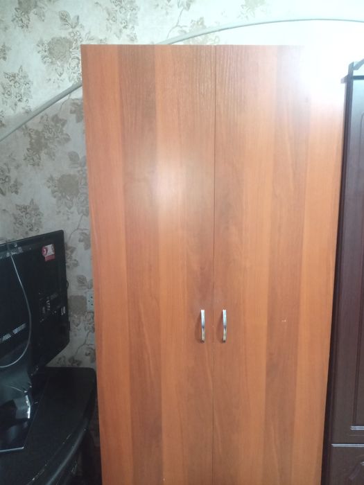 Продам шкаф платяной .