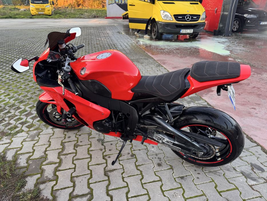 Honda cbr 1000 rr fireblade