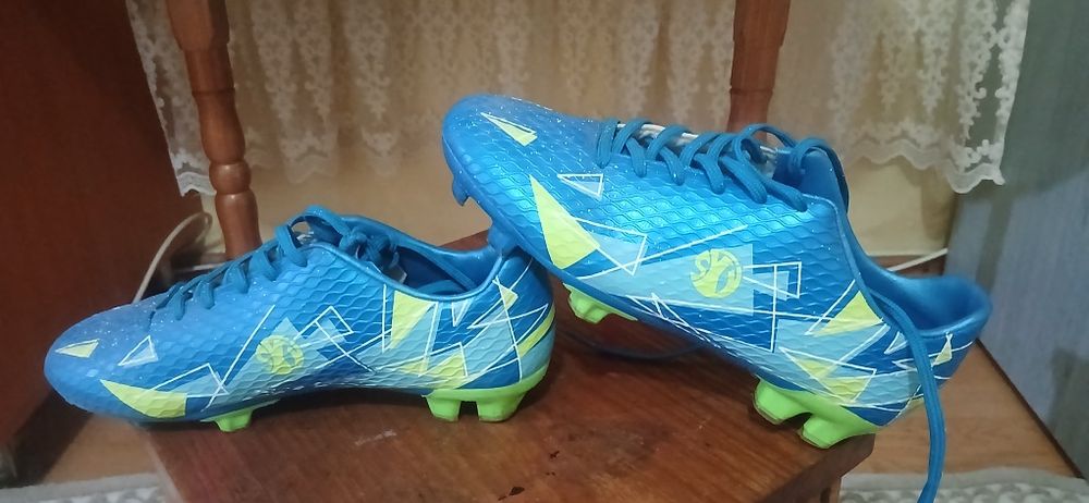 Vând ghete  de fotbal nr36