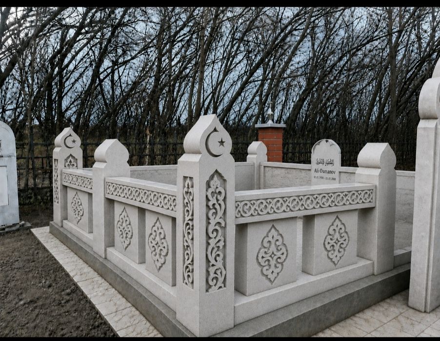 Памятники мазары полумесяцы