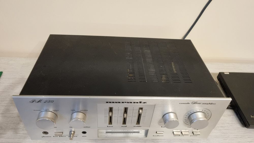 Усилвател Marantz PM 250