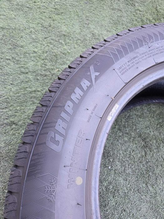 235 60 18 gripmax