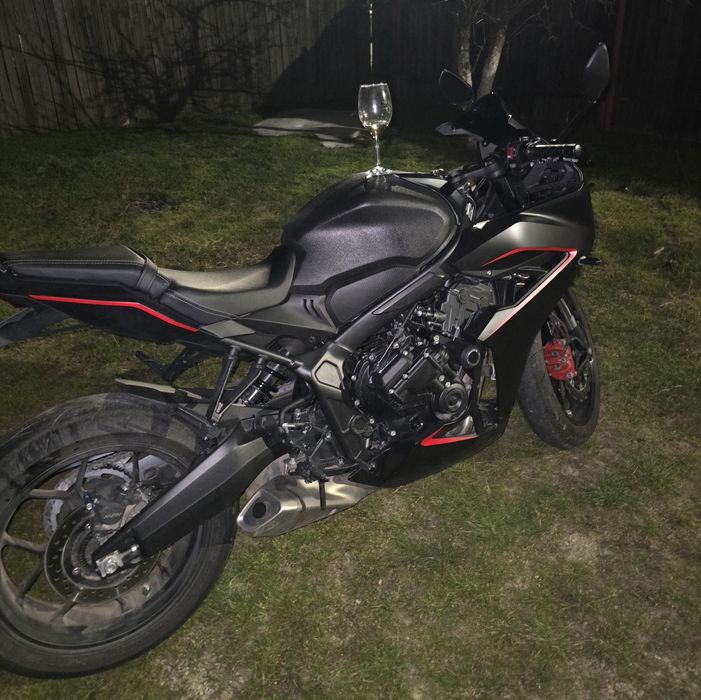 Honda CBR 650 R 2025 e-clutch