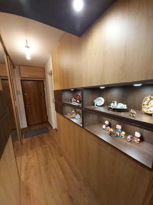 Studio modern mobilat si utilat la comanda, cu dressing generos-
