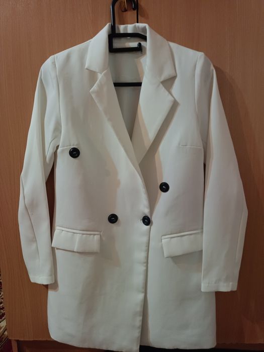 Белый пиджак, длинный