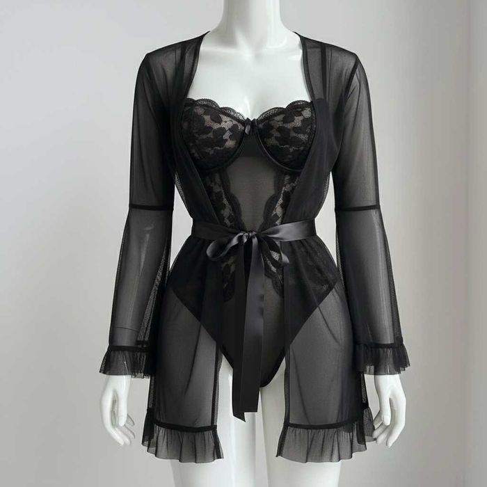 Элегантный женский комплект: кружевное боди и легкий сетчатый халатик