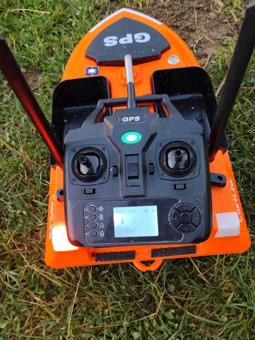 Лодка за Захранка Flytec V802 PRO 12000mAh – 4 Контейнера, 3 кг Товар, GPS Памет 160 Точки