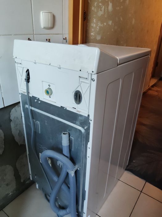 . Стиральная машина Hotpoint ariston