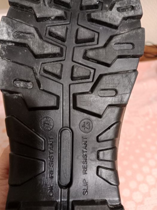 Продам спец обувь