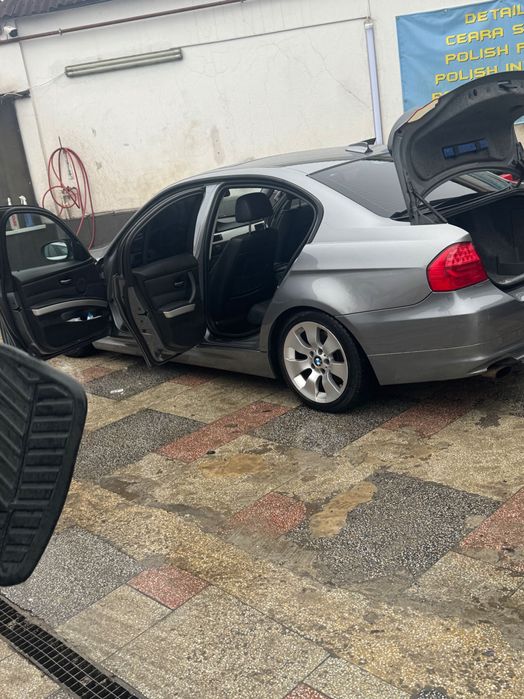 BMW e90 facelift 318i