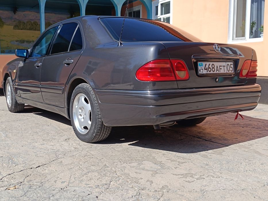 Mercedes Benz W210