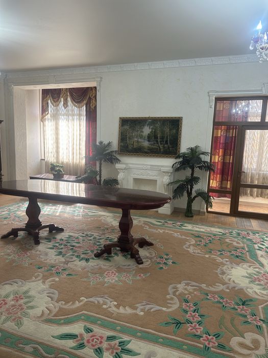 Стол для гостиной