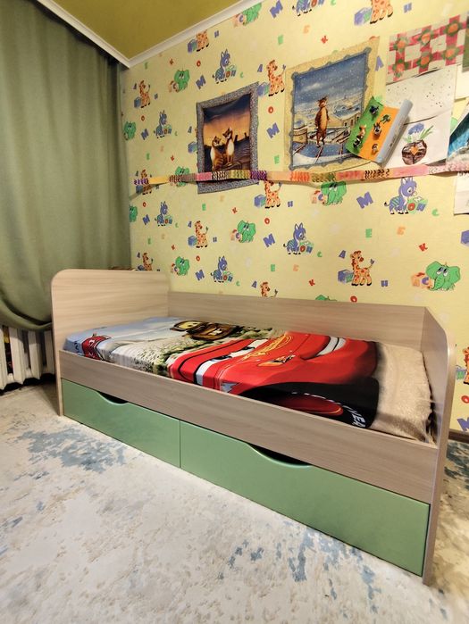 Детская кровать с матрасом