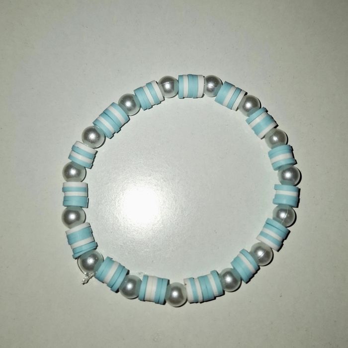 Стильный браслет ручной работы.