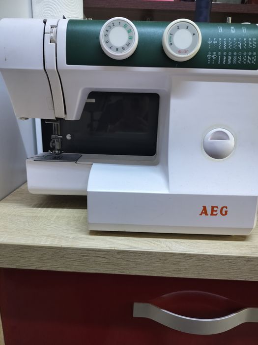 Vând mașina de cusut liniara