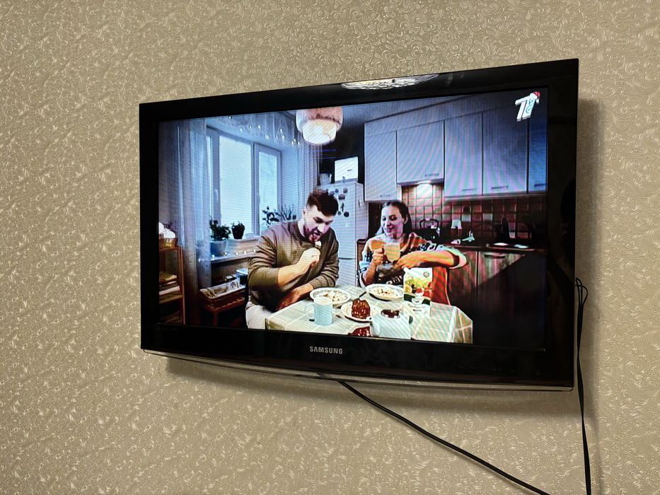 Телевизор от Samsung (LE32C450E1WXUA)