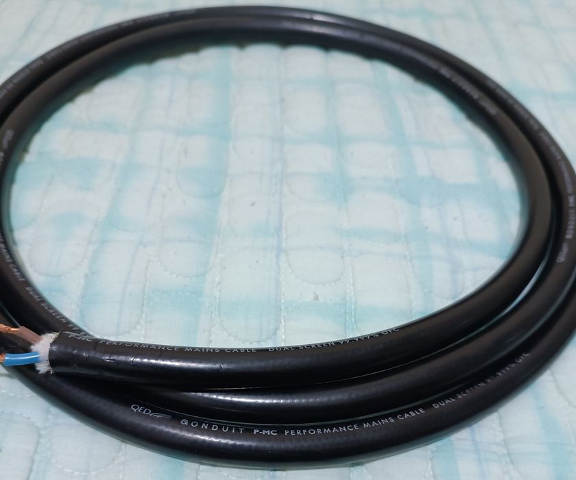 Силовой кабель QED QONDUIT 1,8 м