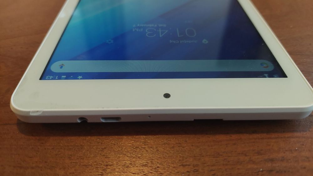 Tableta Acer B1-850 8 inch, ca nou, cu folie