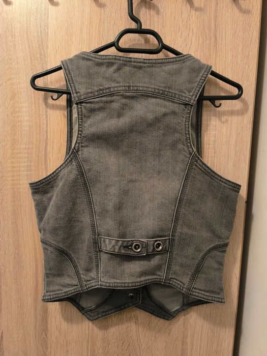 Дамски дънкови елеци с копчета в отлично състояние - 10 лв