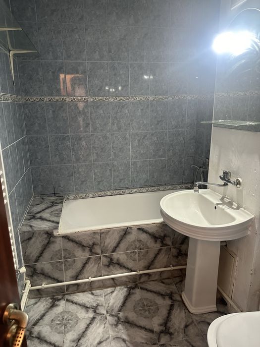 Inchiriez apartament