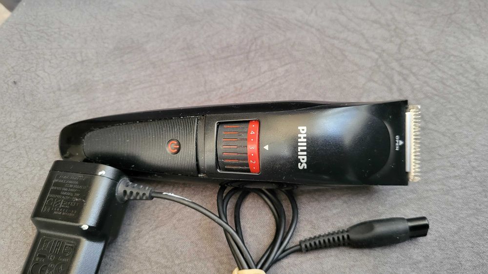 PHILIPS BT405 Masina tuns +incarcator 4.3V-70Ma fuctionala