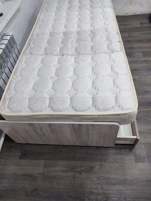 Кровать односпальная 90*200