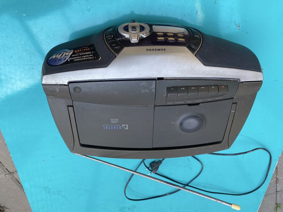 Магнитофон кассетный