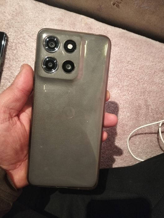 Motorola g15 power 400, și redmi note 14 pro 600 de lei