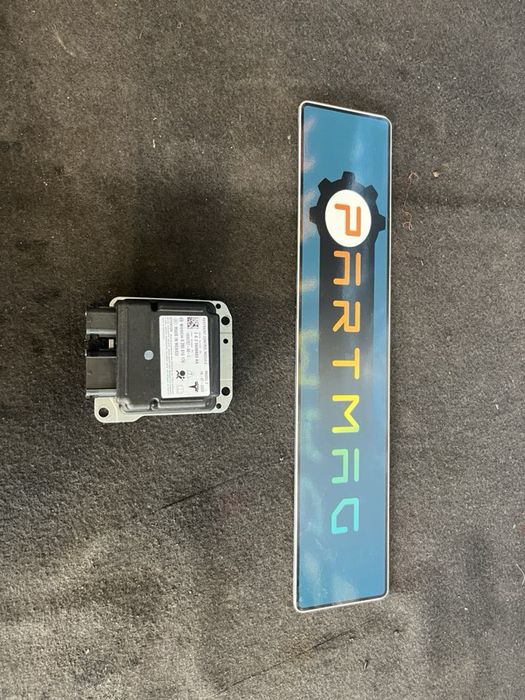 Айрбаг модул централа айрбег Tesla 1095757 C Airbag ECU Crash