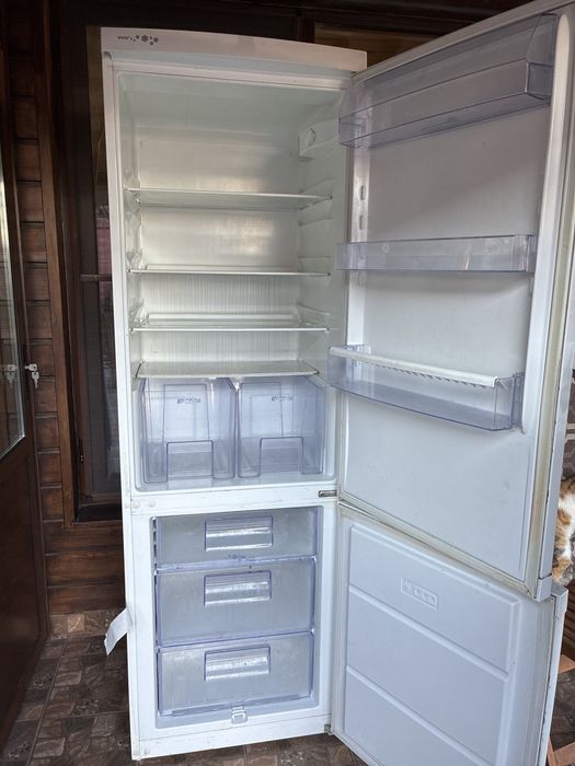 Хладилник с фризер