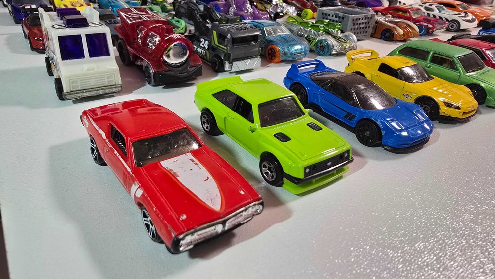 Colecție Satisfăcătoare Lot 50 Hot Wheels Skyline R30, Tesla, Minecart
