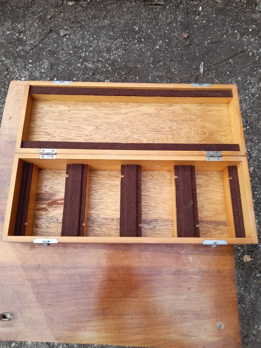 Столове,Холна маса,кутия и кутия с говорител и лампа за СОТ