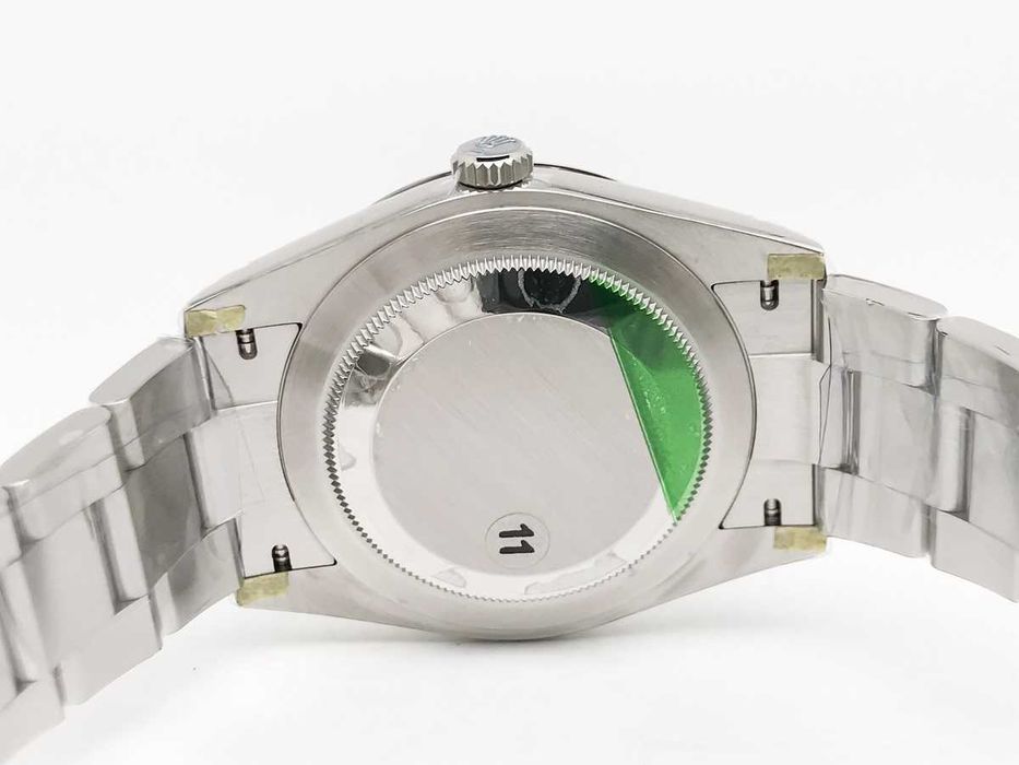 Rolex Oyster Perpetual 124300 41mm Червен циферблат – реални снимки – Sofia
