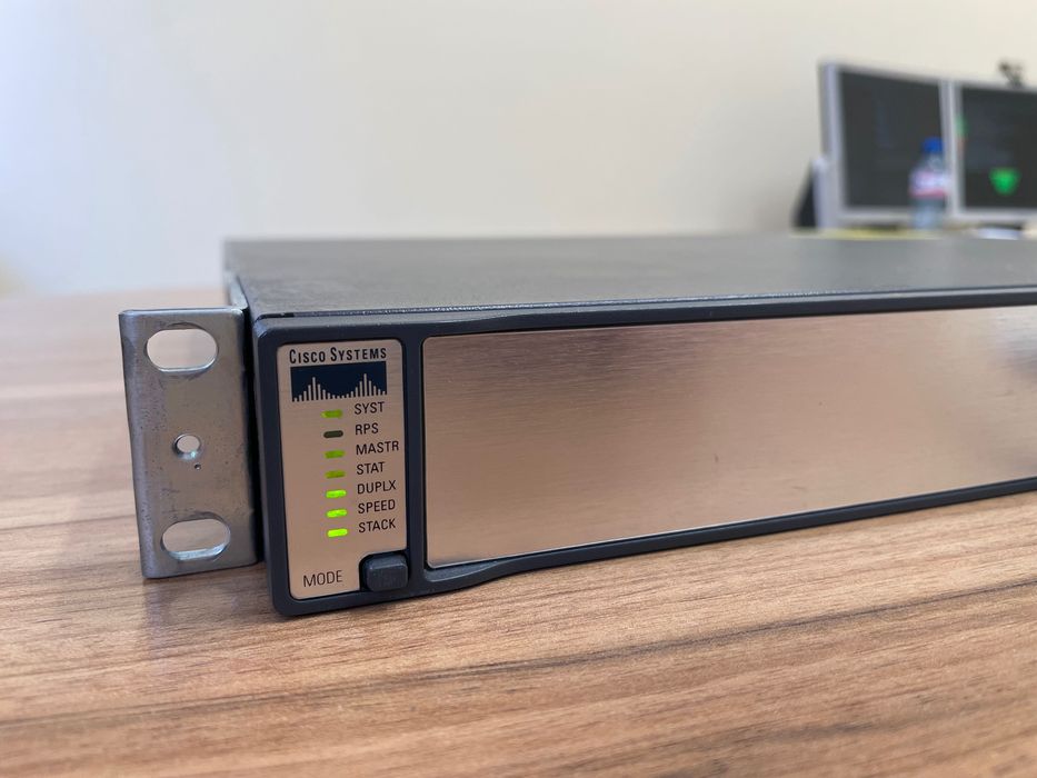 Гигабитов Суич Cisco Catalyst 3750G