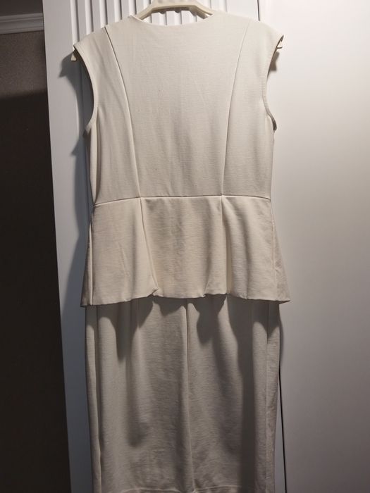 Продам платье с баской