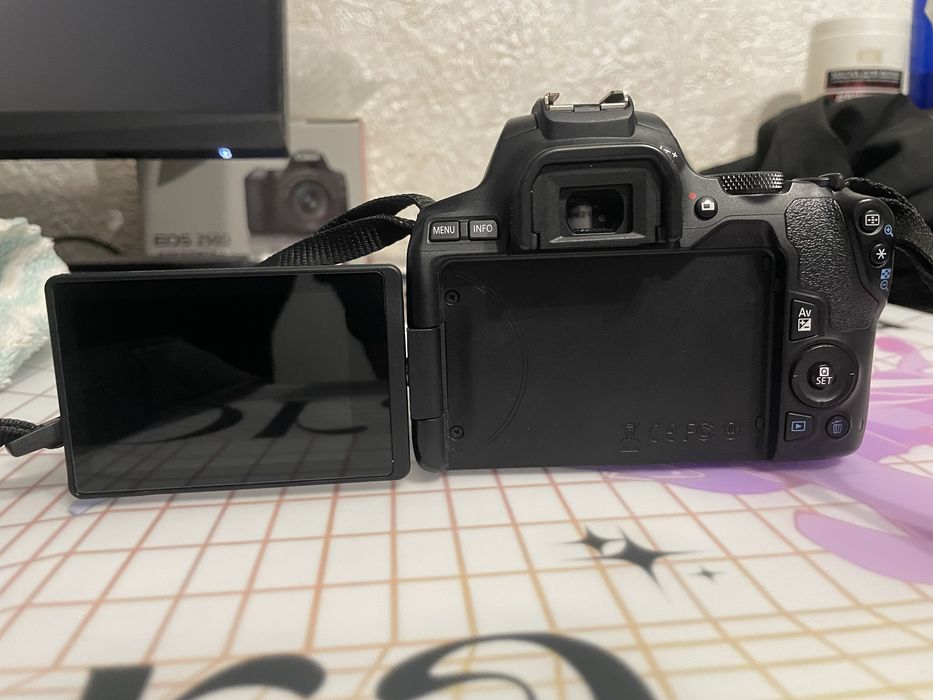 Фотоаппарат Canon eos 250d