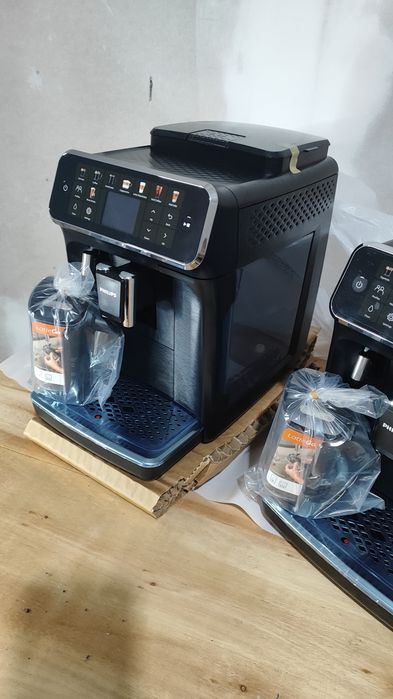 Espressor automat Philips Seria 5500 LatteGo