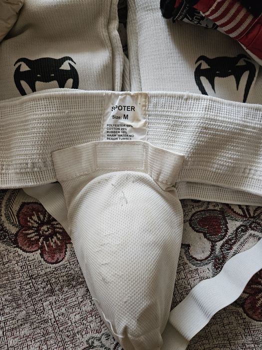 Шлем, перчатки, щитки,  перчатки