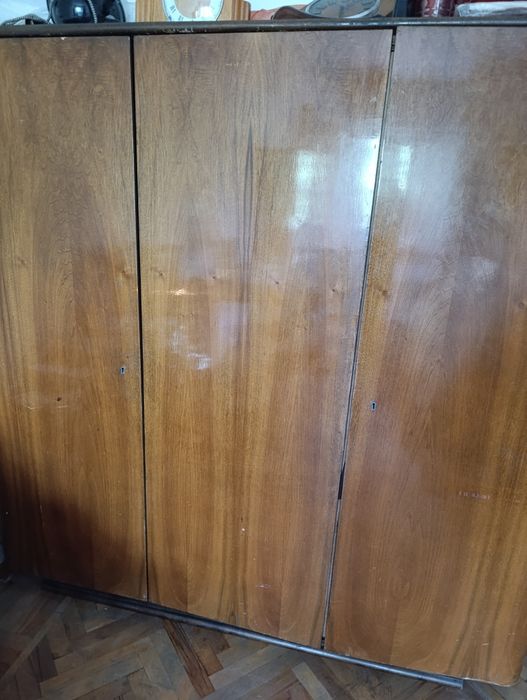 Шкаф, платяной, из Чехии