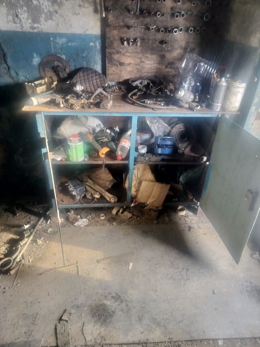 Продаётся верстак полностью металлический