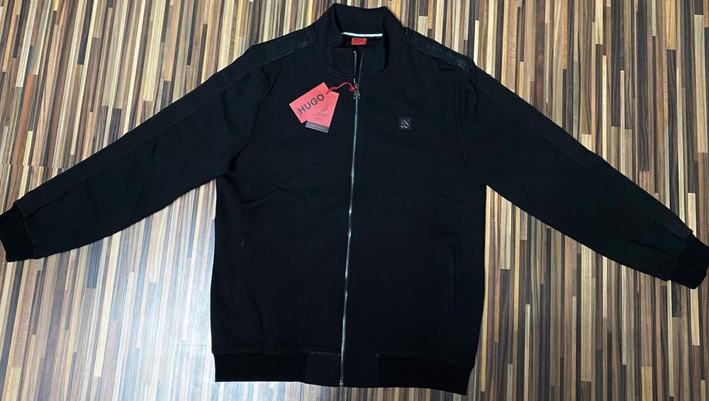 Vând compleu nou de bărbați Hugo