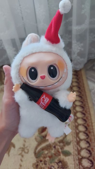 Лабубу из серии "Coca-Cola"