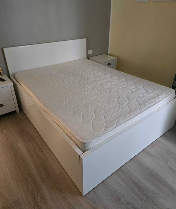 Vând pat făcut la comandă