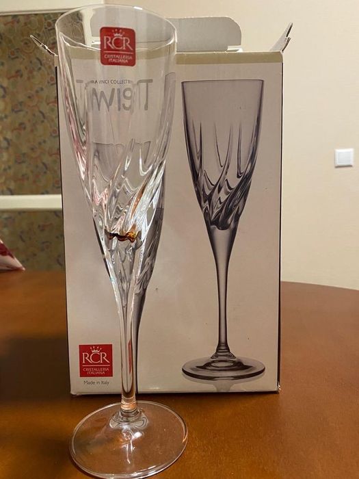 Продам бокалы для шампанского. Шампанский учун бакал сотилади.