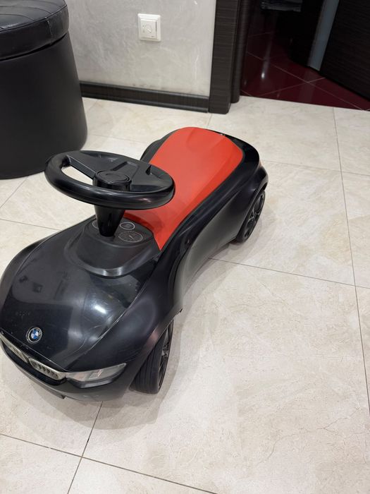 Продаю детскую машину BMW.
