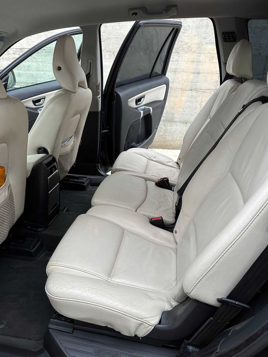 Volvo XC90 D5 AWD, 2012, 205CP, 7 locuri, negru, distribuție schimbată, cârlig remorcare