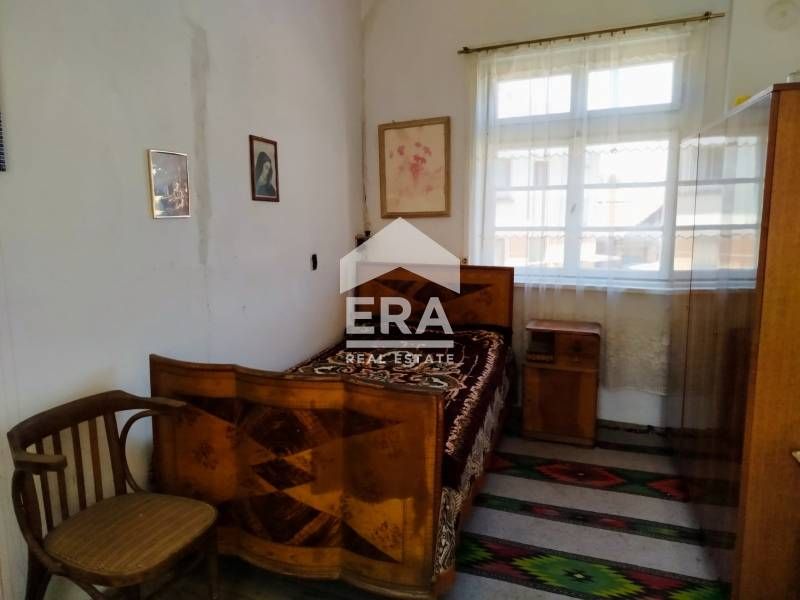 ЕКСКЛУЗИВНО! ЕРА ОСЪМ Ловеч предлага двуетажна къща в с. Лесидрен, Лов