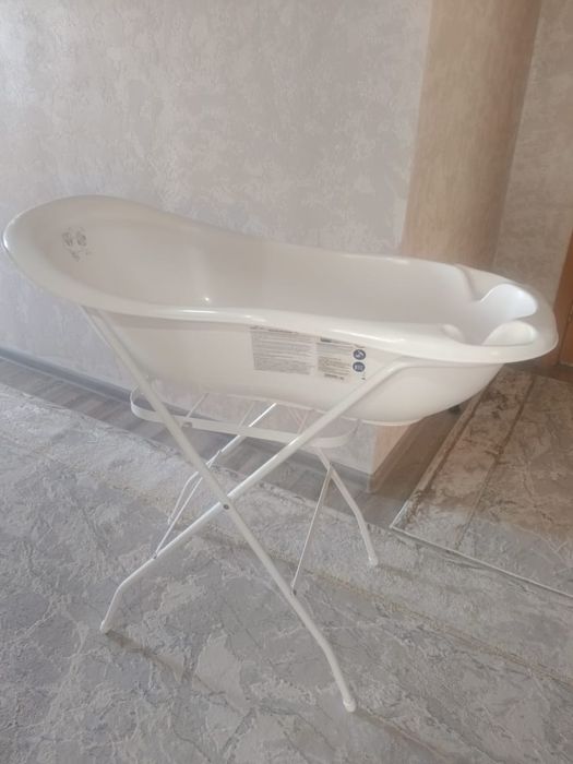 Ванночка для купания с подставкой