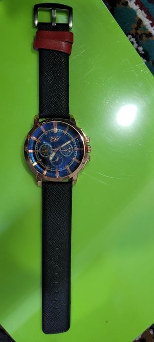 Продаю наручные часы.